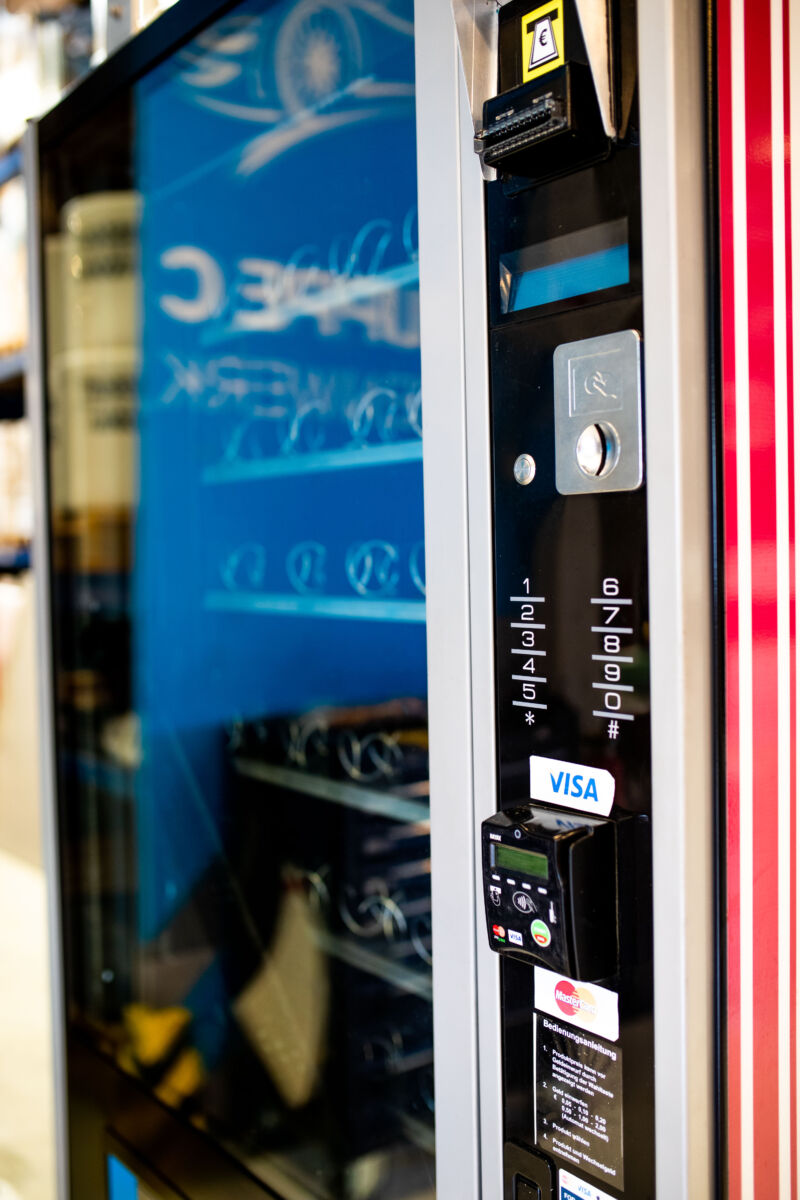 <img src=”wir haben einen Grillfleischautomaten” alt=”leerer Automat”>