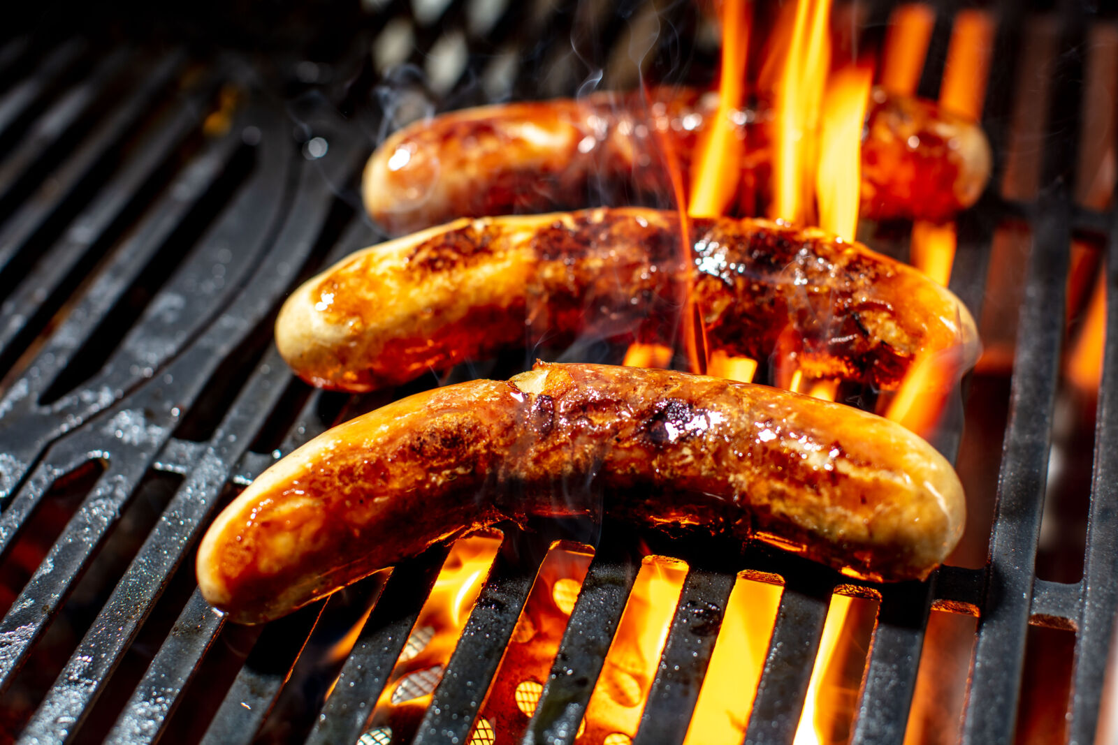 <img src=”wir haben einen Grillfleischautomaten” alt=”Bratwurst auf dem Grill”>
