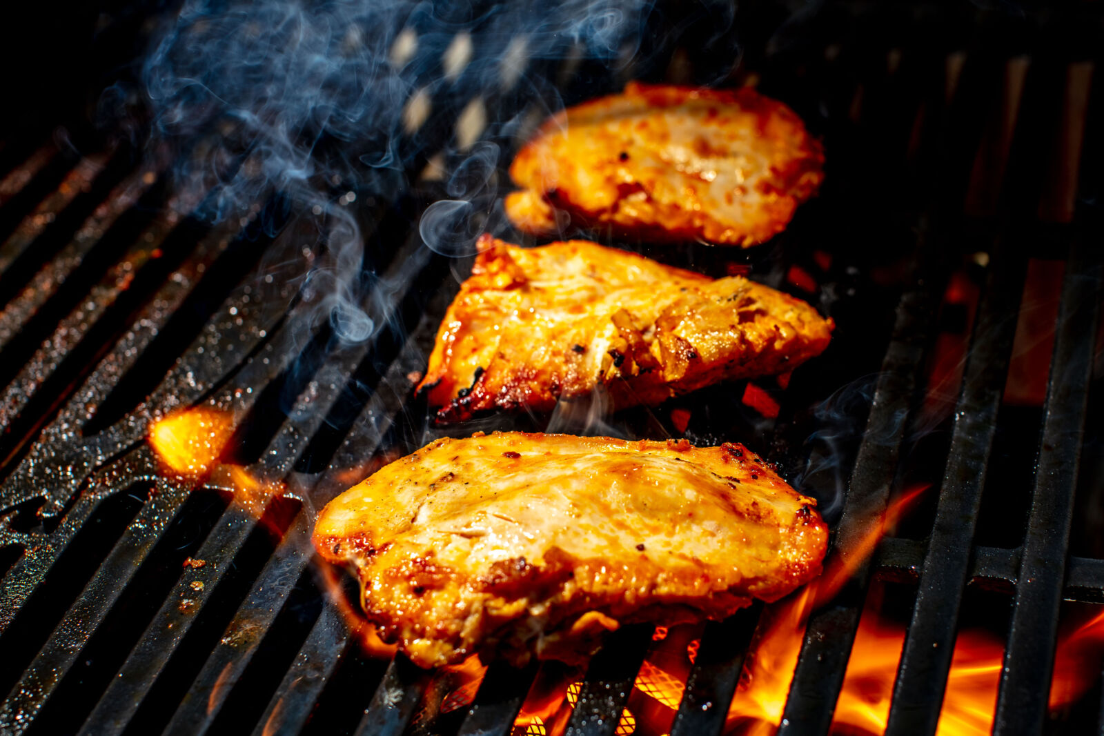 <img src=”wir haben einen Grillfleischautomaten"alt=”Hähnchenfilet auf dem Grill”>